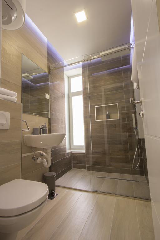 Hiša za goste Riverside 4*